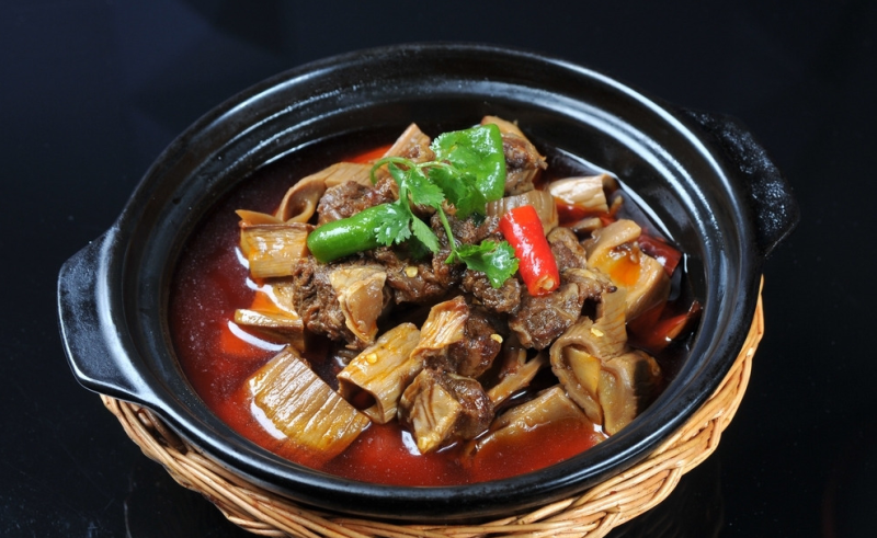 与牛杂融合一起,在口腔里产生了奇妙的化学反应,香浓好汤滋味纯正酸辣